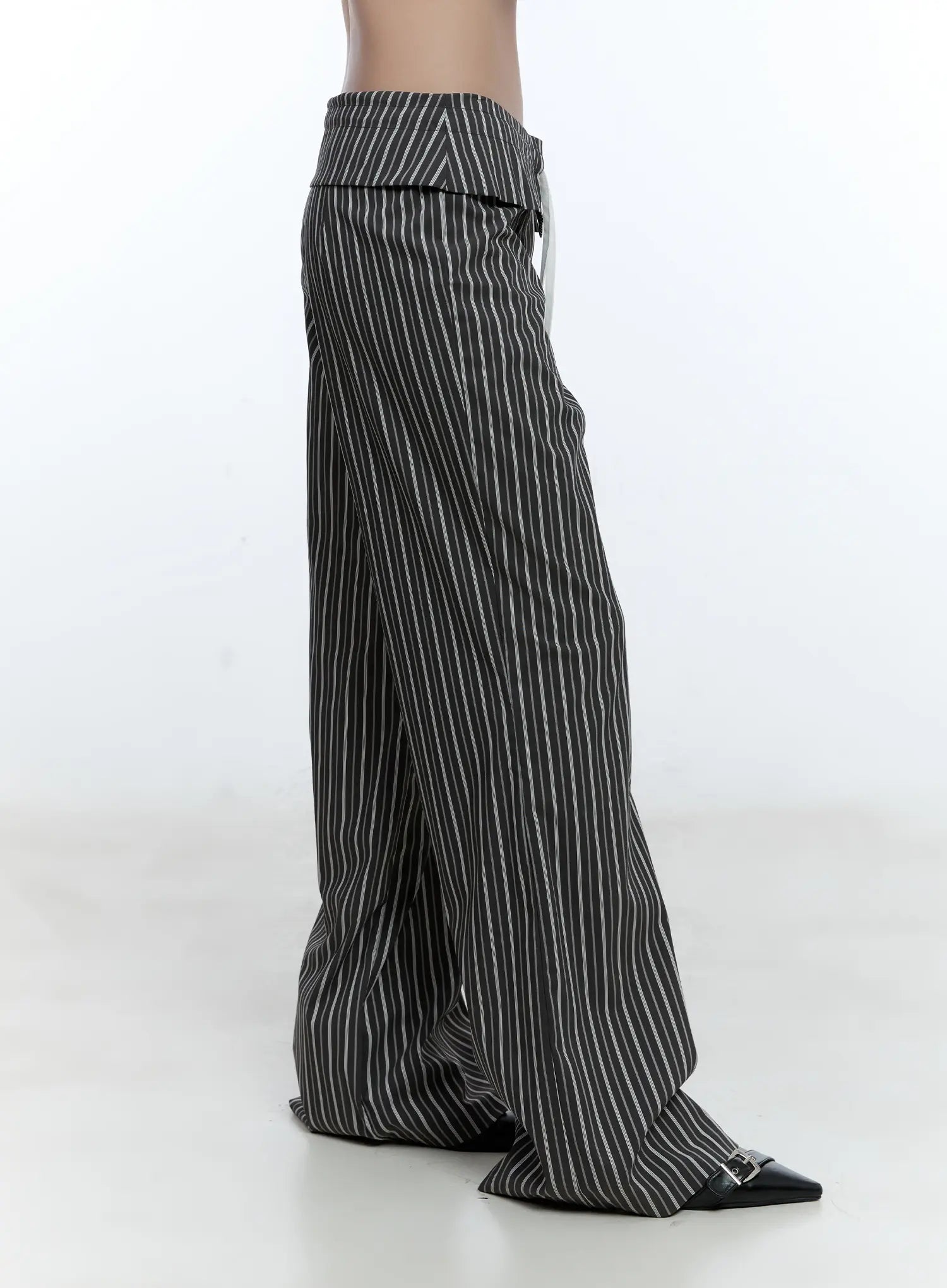 Wide-Fit Low-Waist Striped Pants CU526