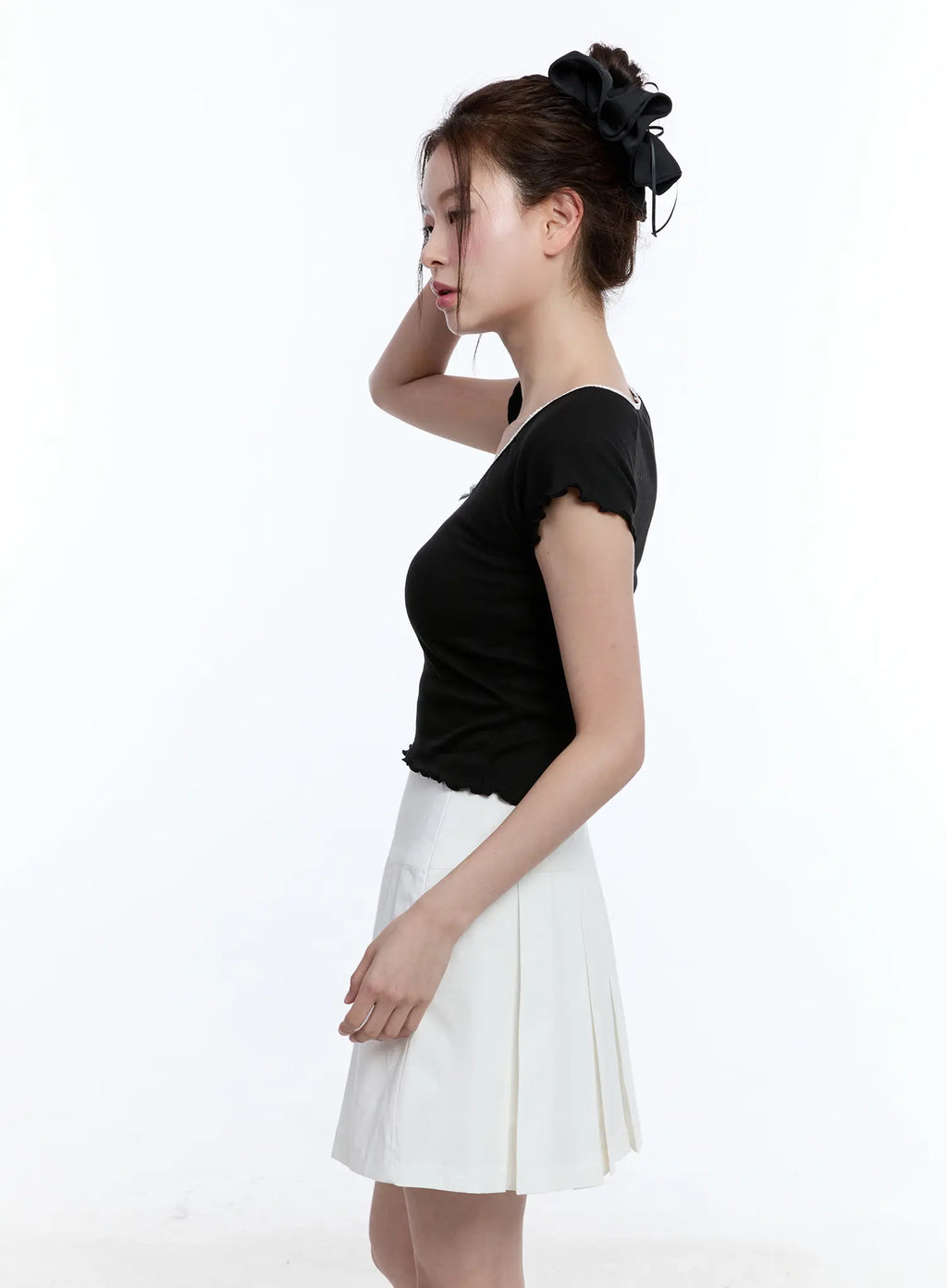 Ribbon Lace V-Neck Crop Tee CU513