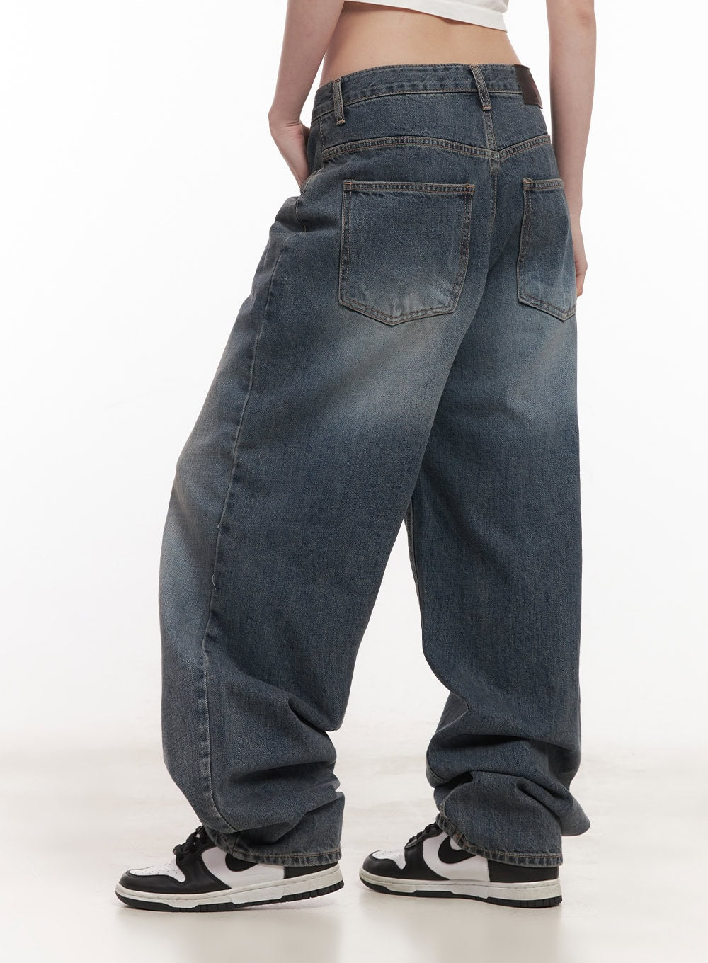 Abbie Washed Wide-Leg Jeans CM517