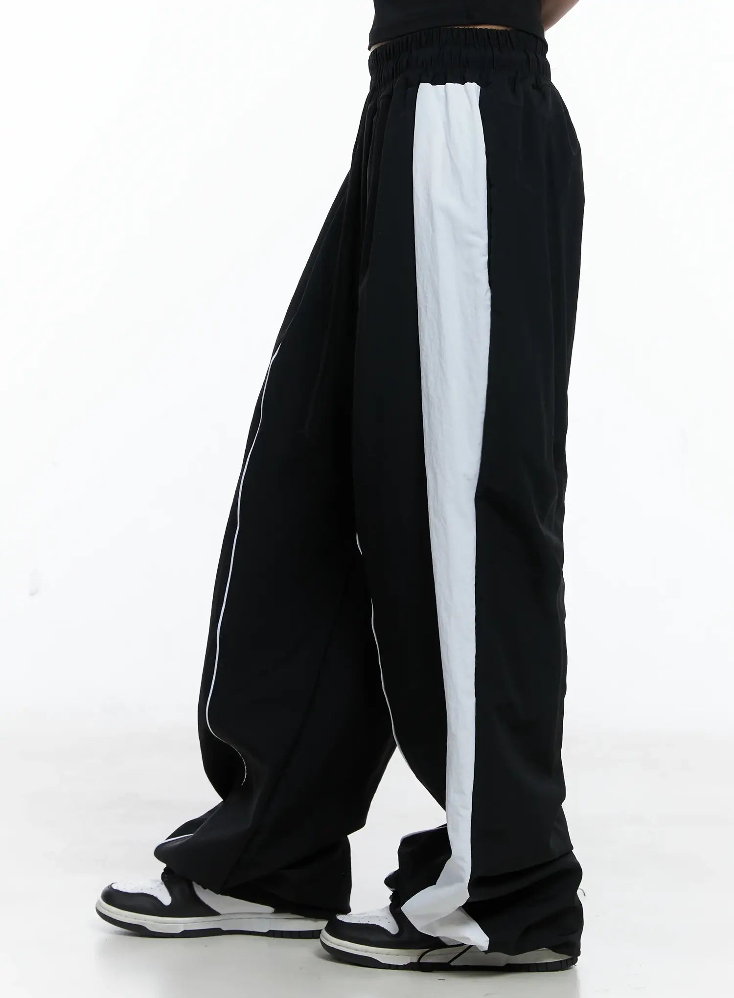 Contrast Stripe Nylon Track pants CS505