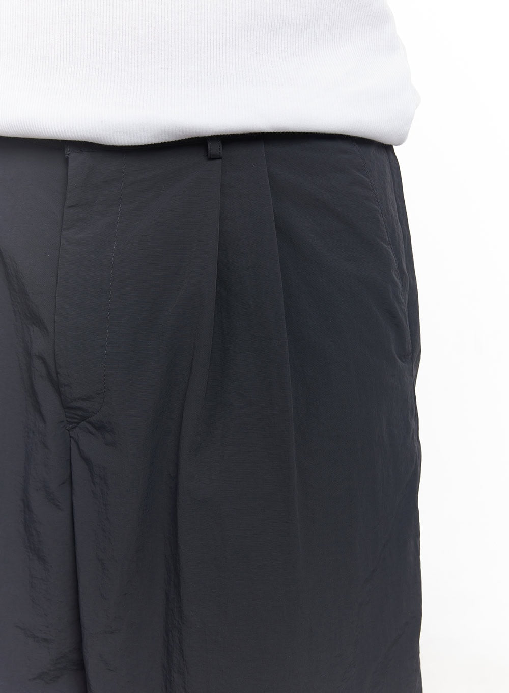 Men's Wide-Fit Nylon Pintuck Shorts IY522