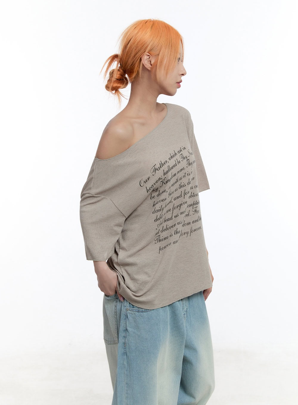 Loose-Fit Graphic Off-Shoulder Tee CU502