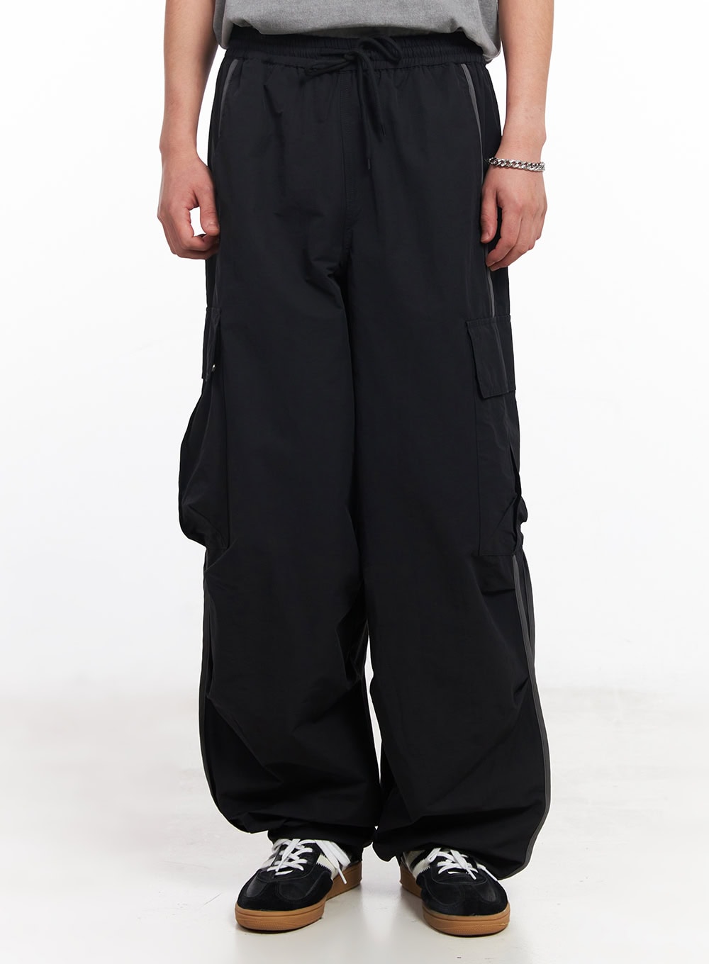 Men's Cargo Balloon-Fit Windbreaker Pants (Black) IU503