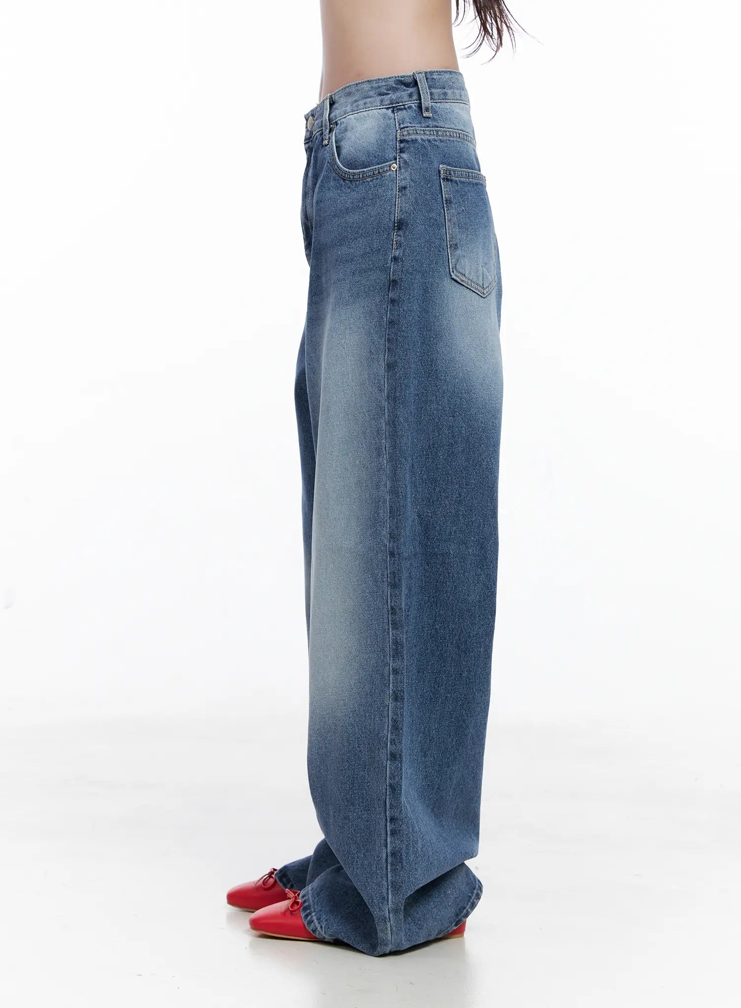 Emer Wide-Leg Washed Jeans CS519