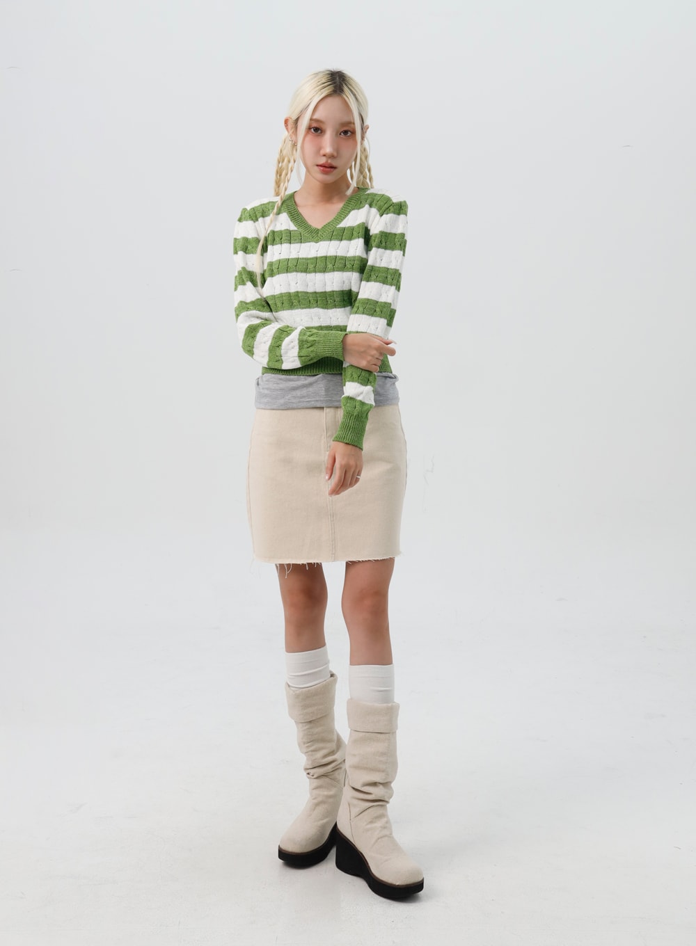 Striped V-Neck Sweater IS307