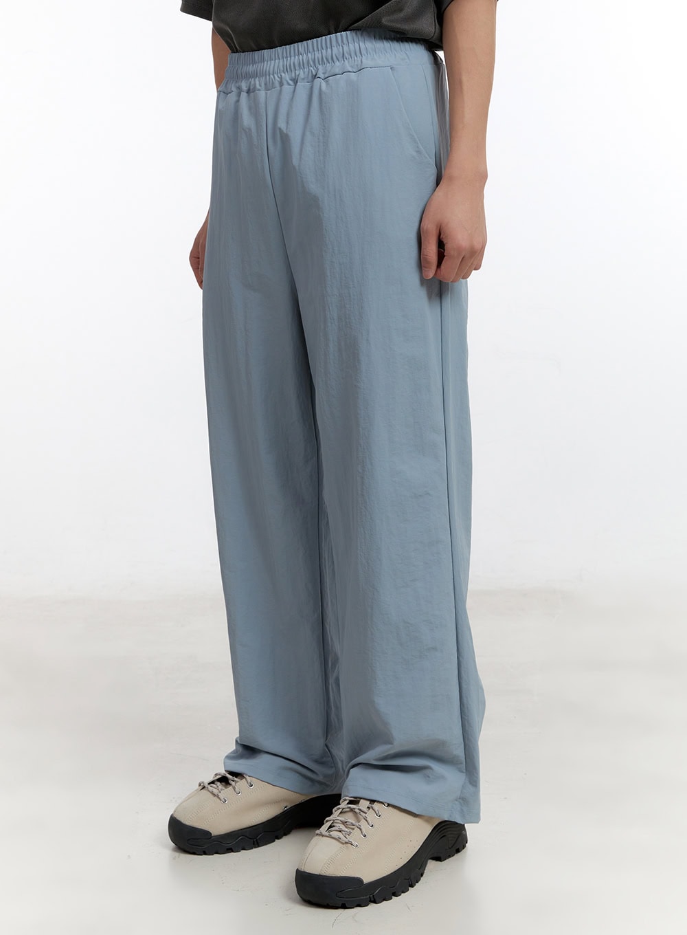 Men's Wide-Fit Nylon Pants IA504