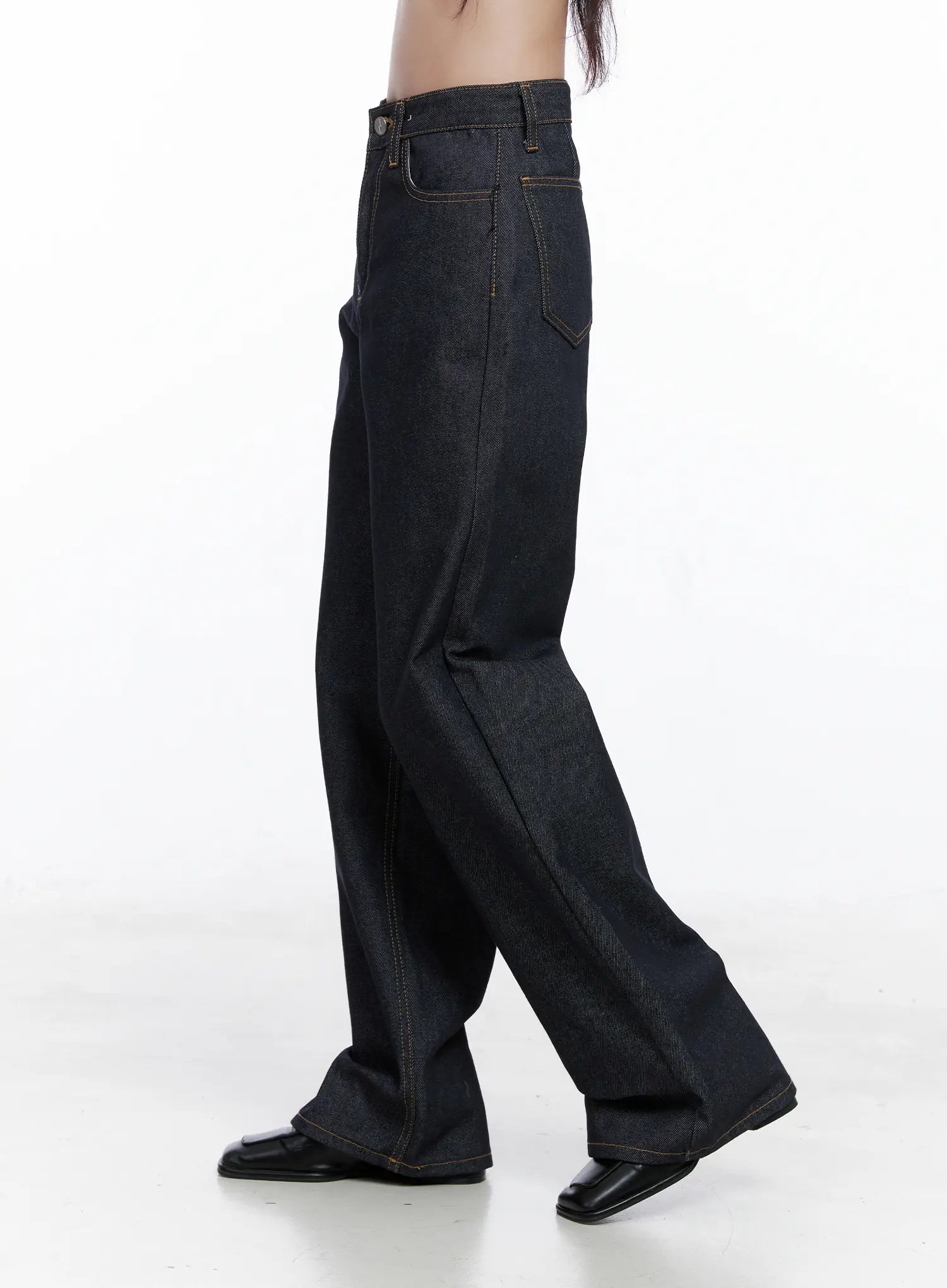 Reyna Non-Fade Relaxed Jeans CS519