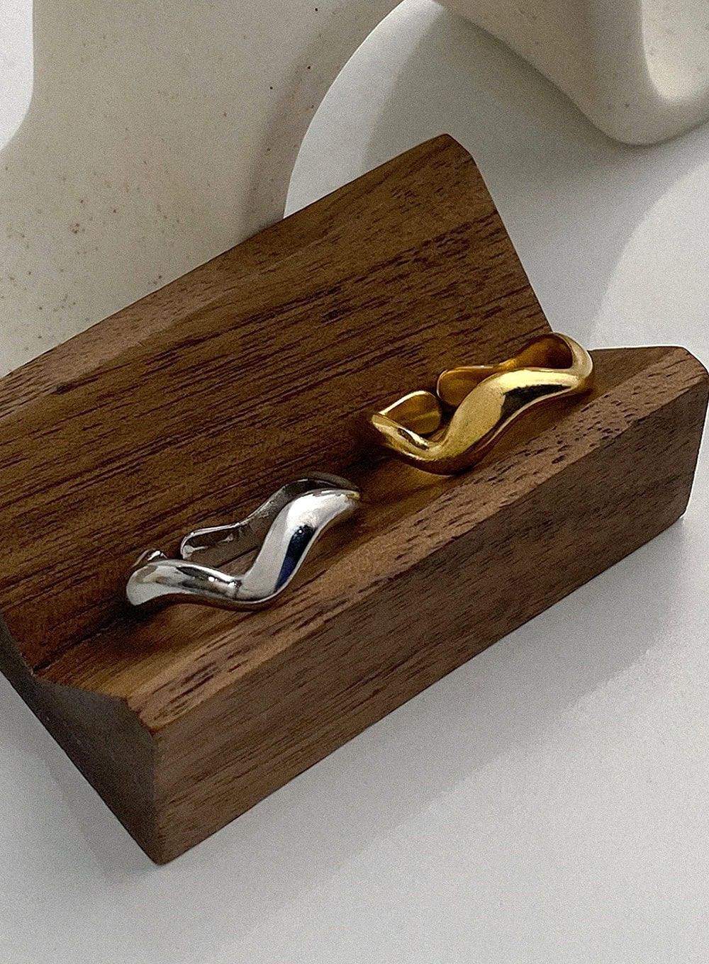 Newton Flowing Curve Ring IA524