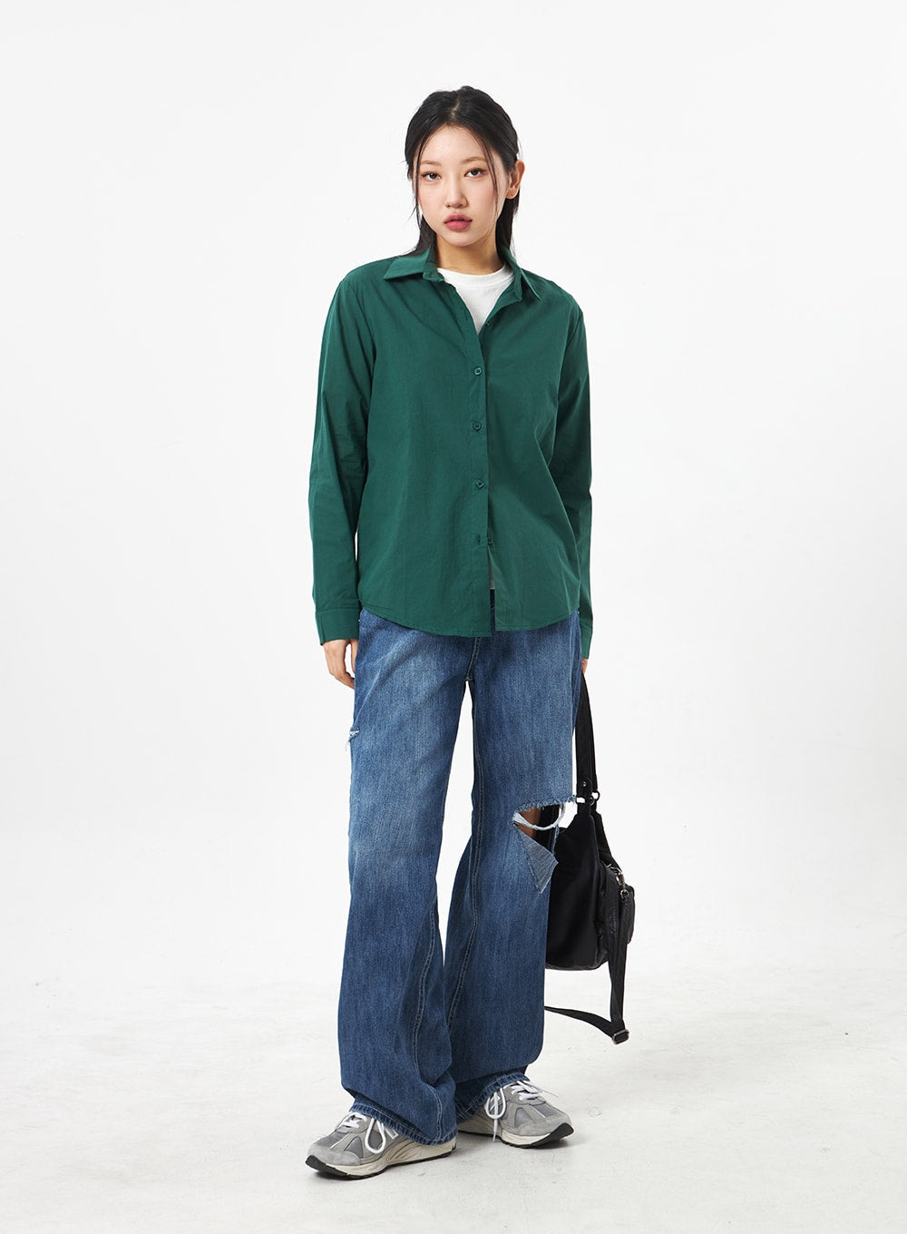 Ripped Knee Mid-Wash Jeans CA305