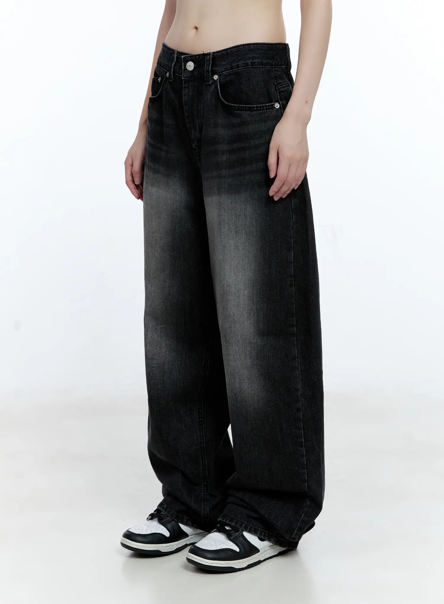 Gayeon Washed Wide-Leg Jeans CG507