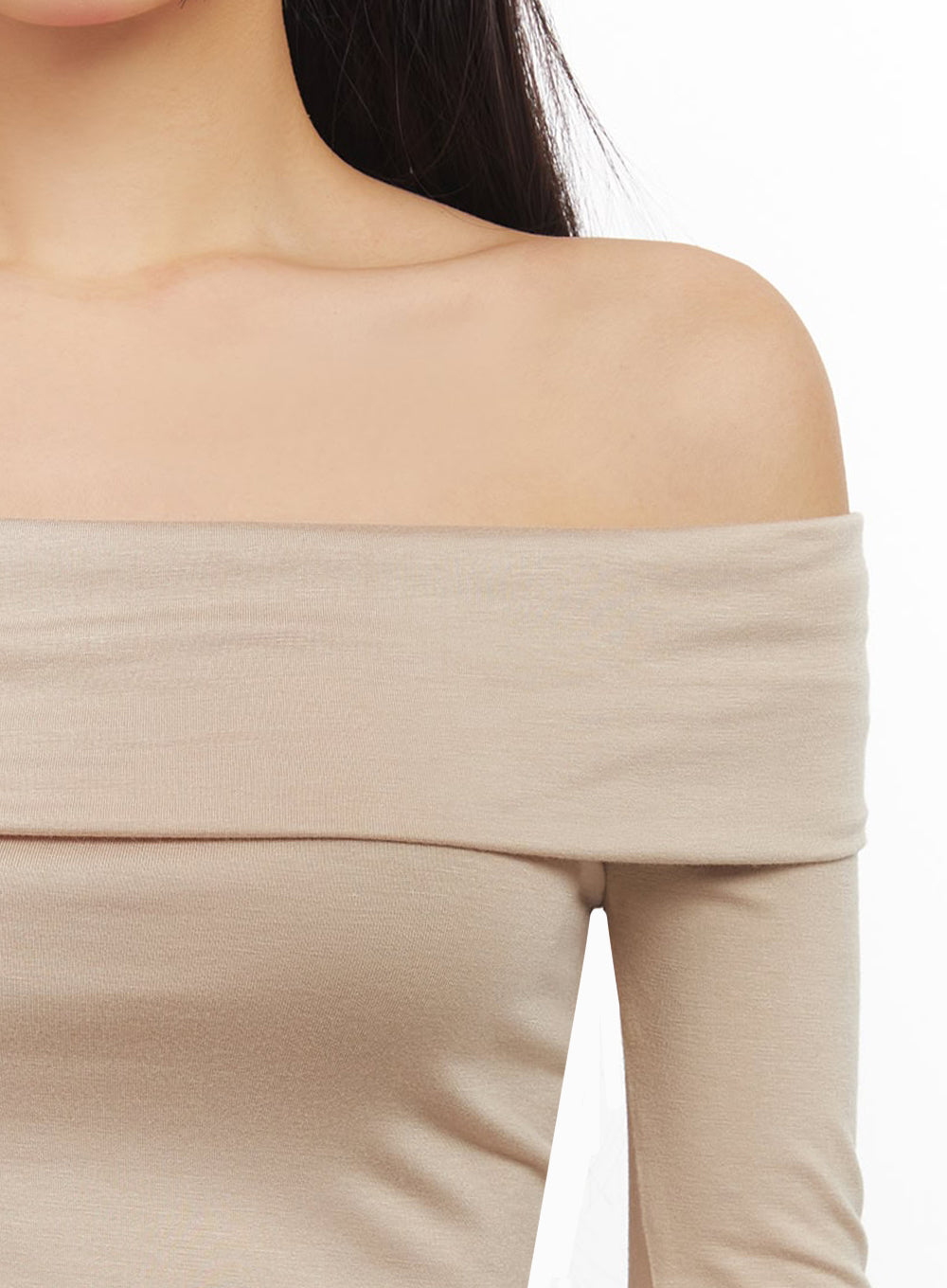 Cozy Off-Shoulder Slim-Fit Top IF510
