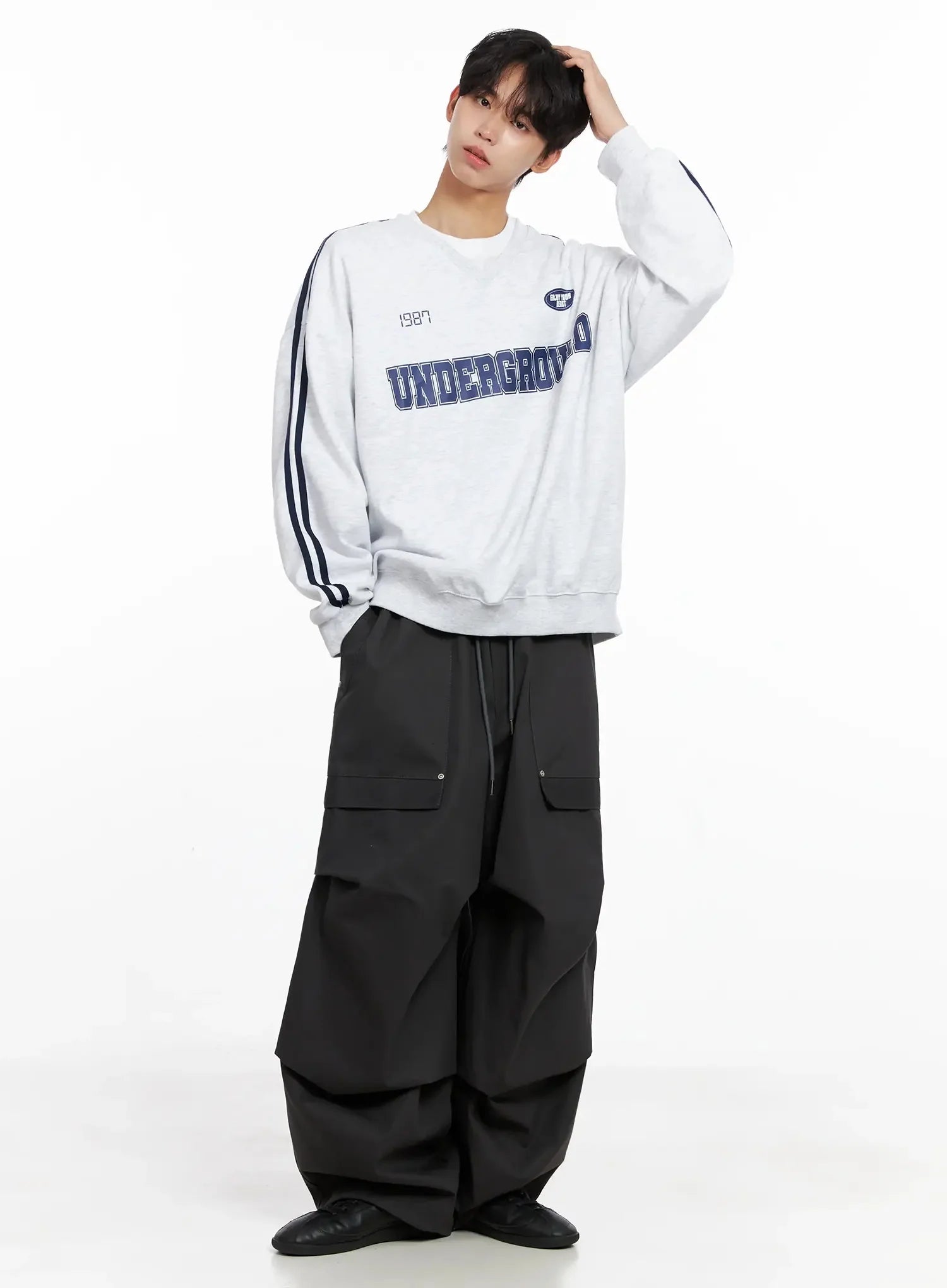 Men's Graphic V-Neck Sweatshirt IO516