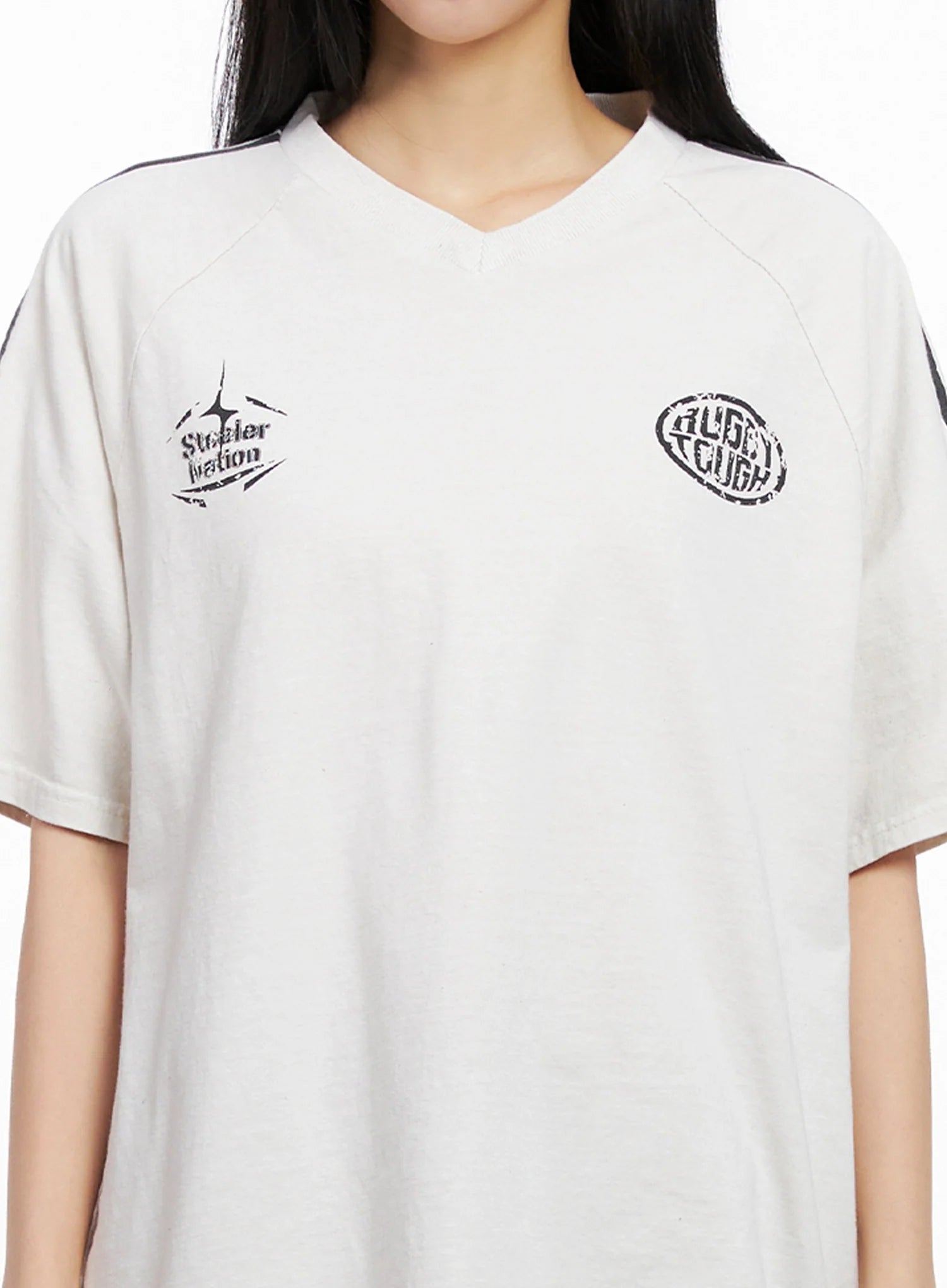 Relaxed-Fit V-Neck Graphic T-Shirt IG508