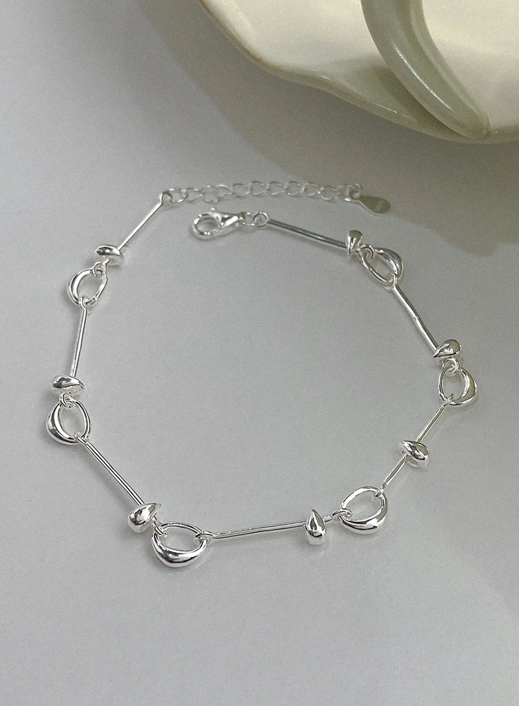 Nin Loop Stick Flow Bracelet IU506