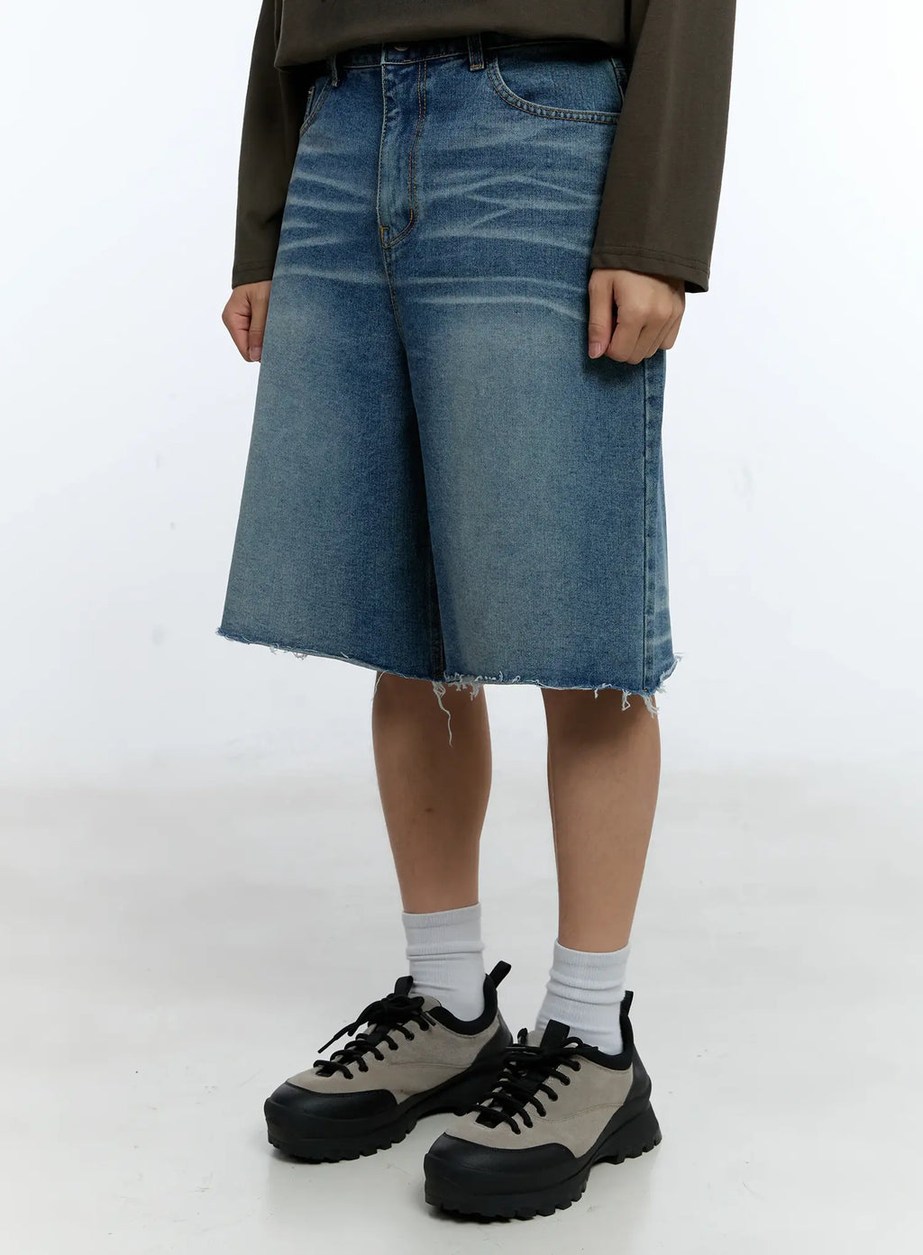 Men's Raw Hem Denim Bermuda Shorts IG515