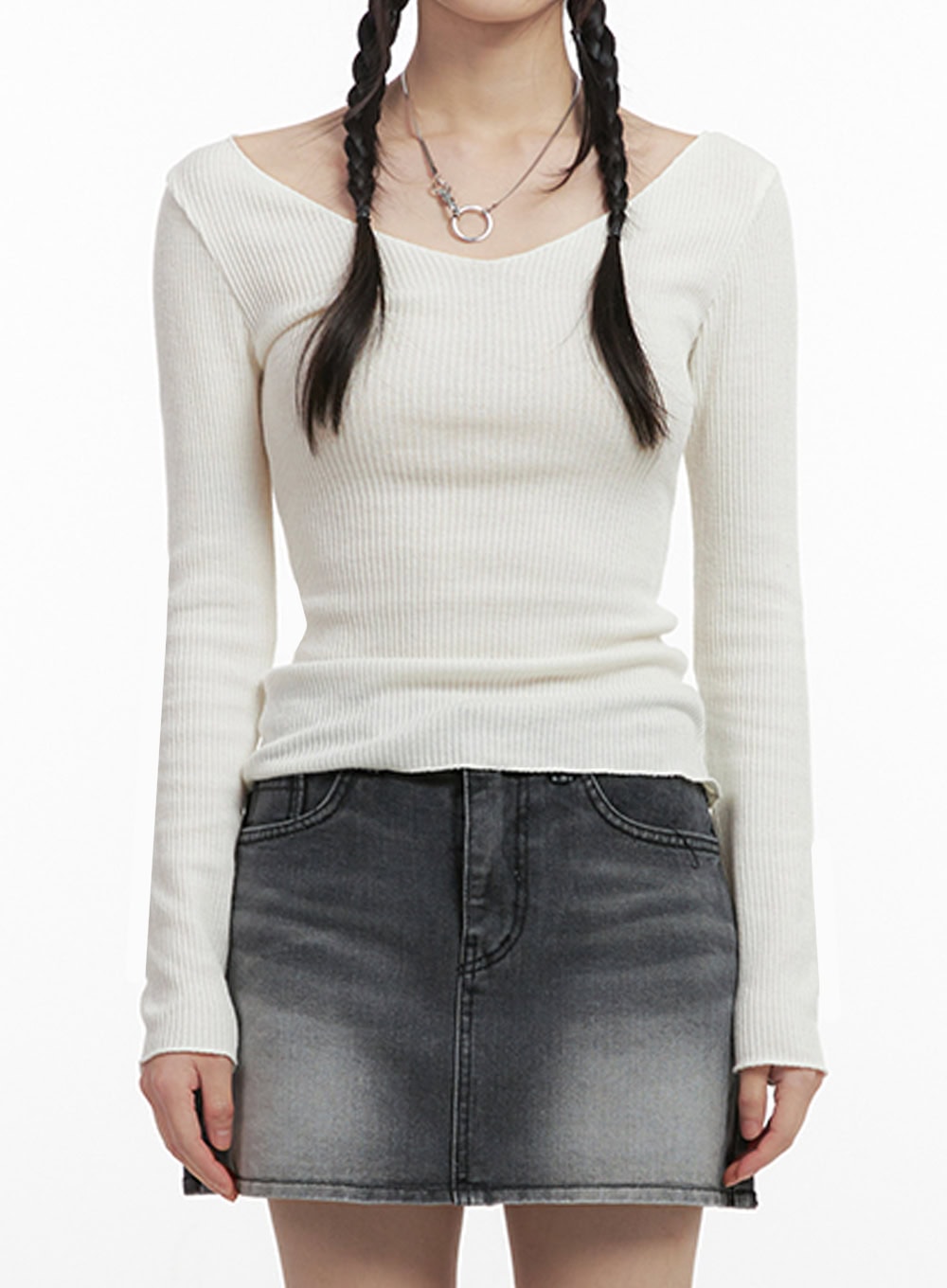 Slim-Fit V-Neck Long Sleeve Top IN427