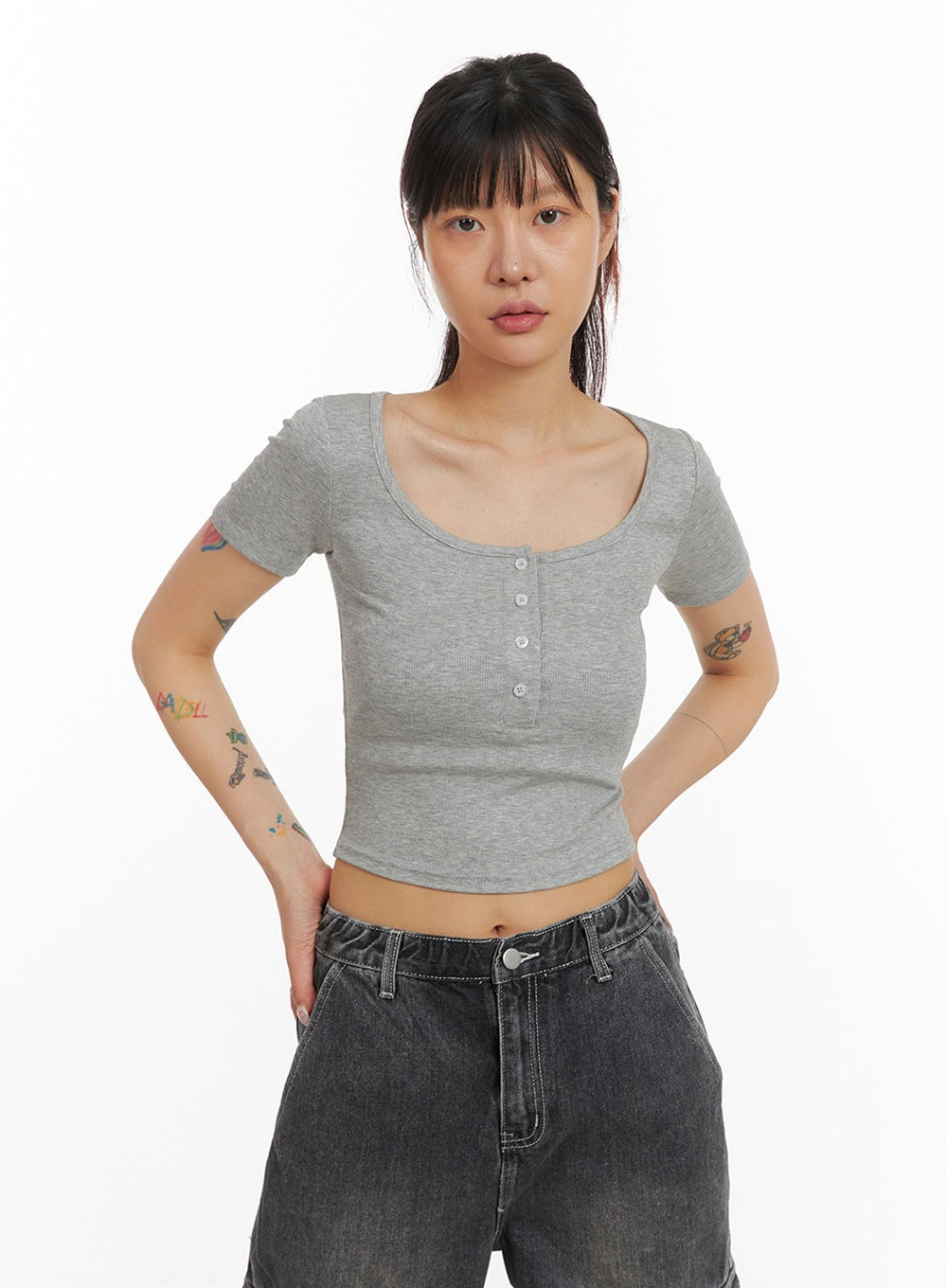 Slim Fit Buttoned U-Neck Crop Top IY410