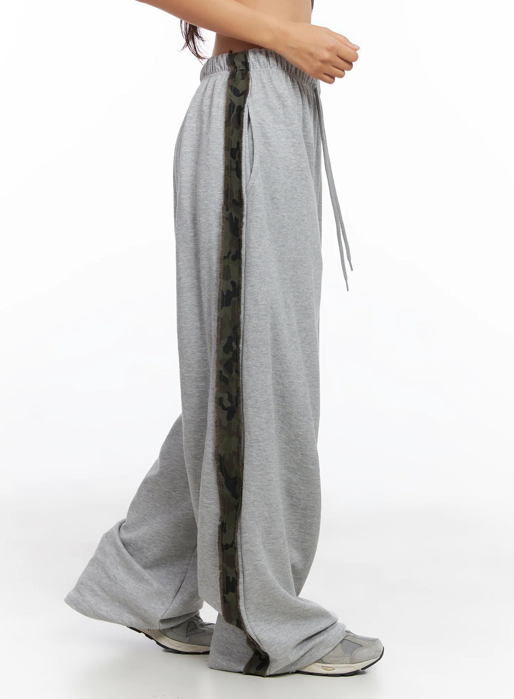 Camo Accent Wide Leg Sweatpants CO514
