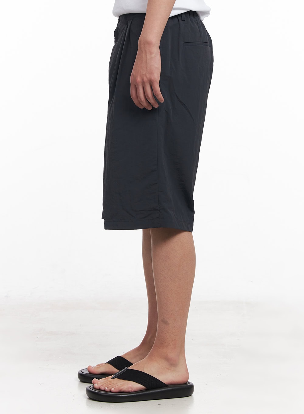 Men's Wide-Fit Nylon Pintuck Shorts IY522