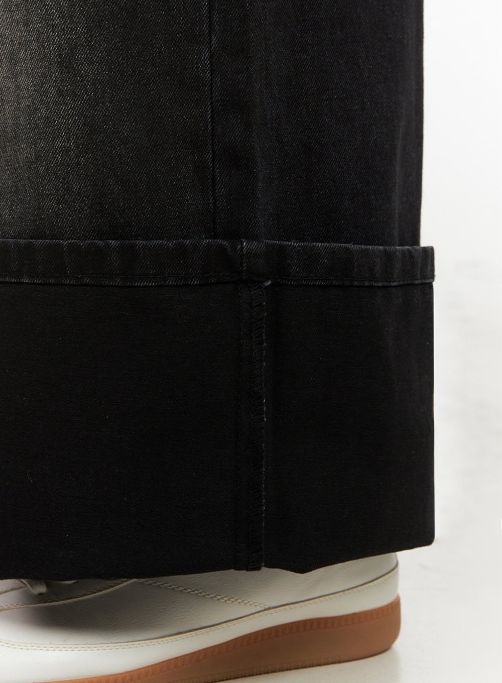 Men's Washed Relaxed-Fit Jeans (Black) IJ517