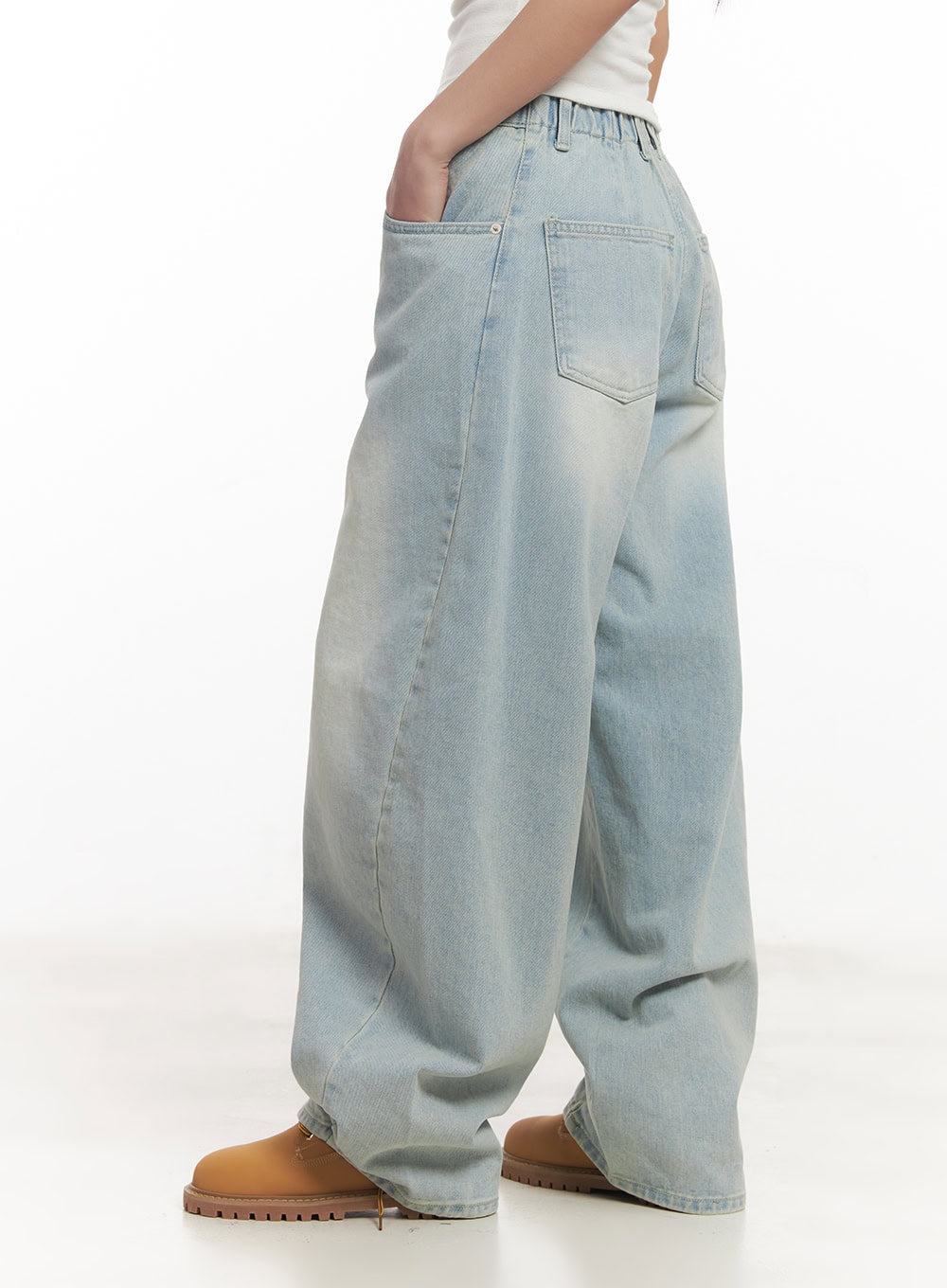 Alia Washed Wide-Leg Jeans CA518