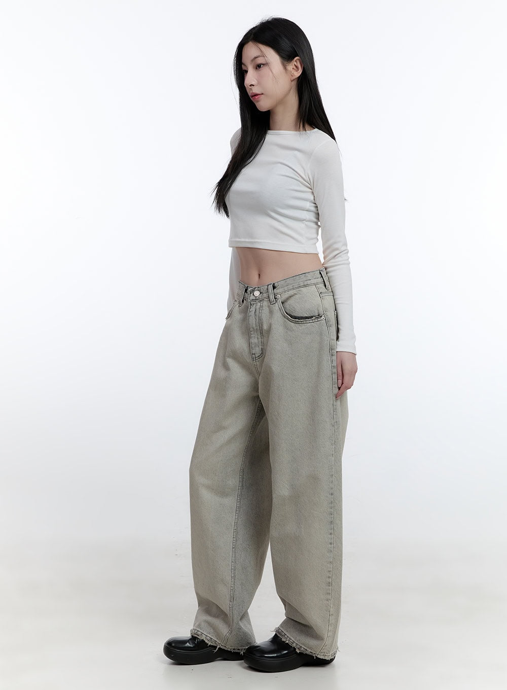 Essential Slim-Fit Long-Sleeve Crop Top CJ520