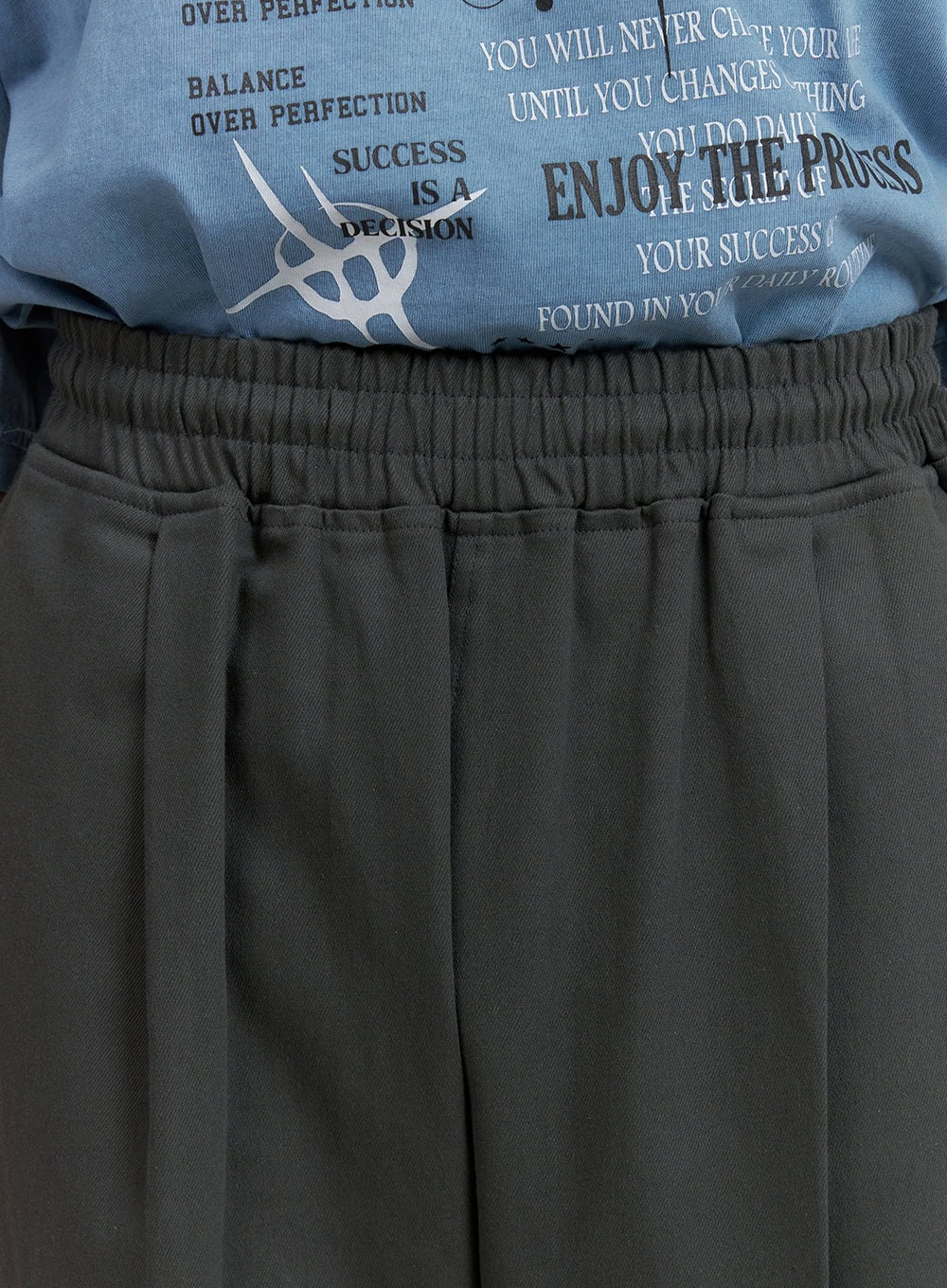 Men's Solid Cargo Pants (Dark Gray) IU414