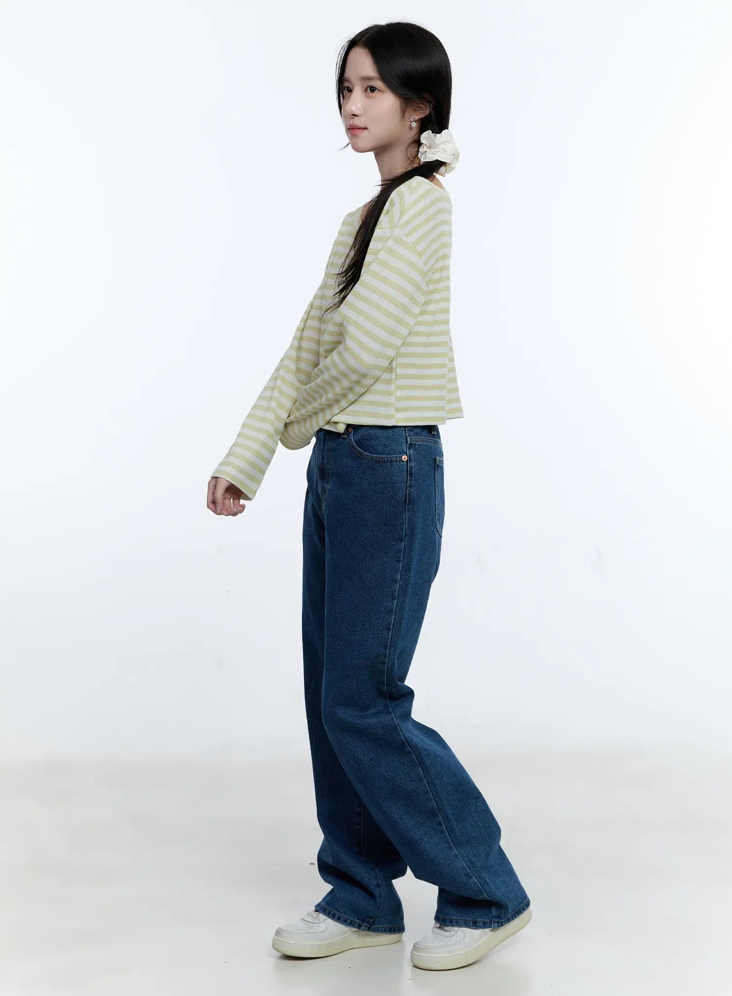 Striped Loose-Fit Long-Sleeve Top CG514