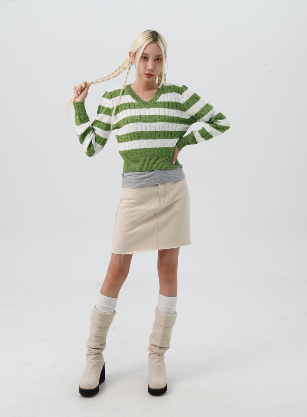 Striped V-Neck Sweater IS307