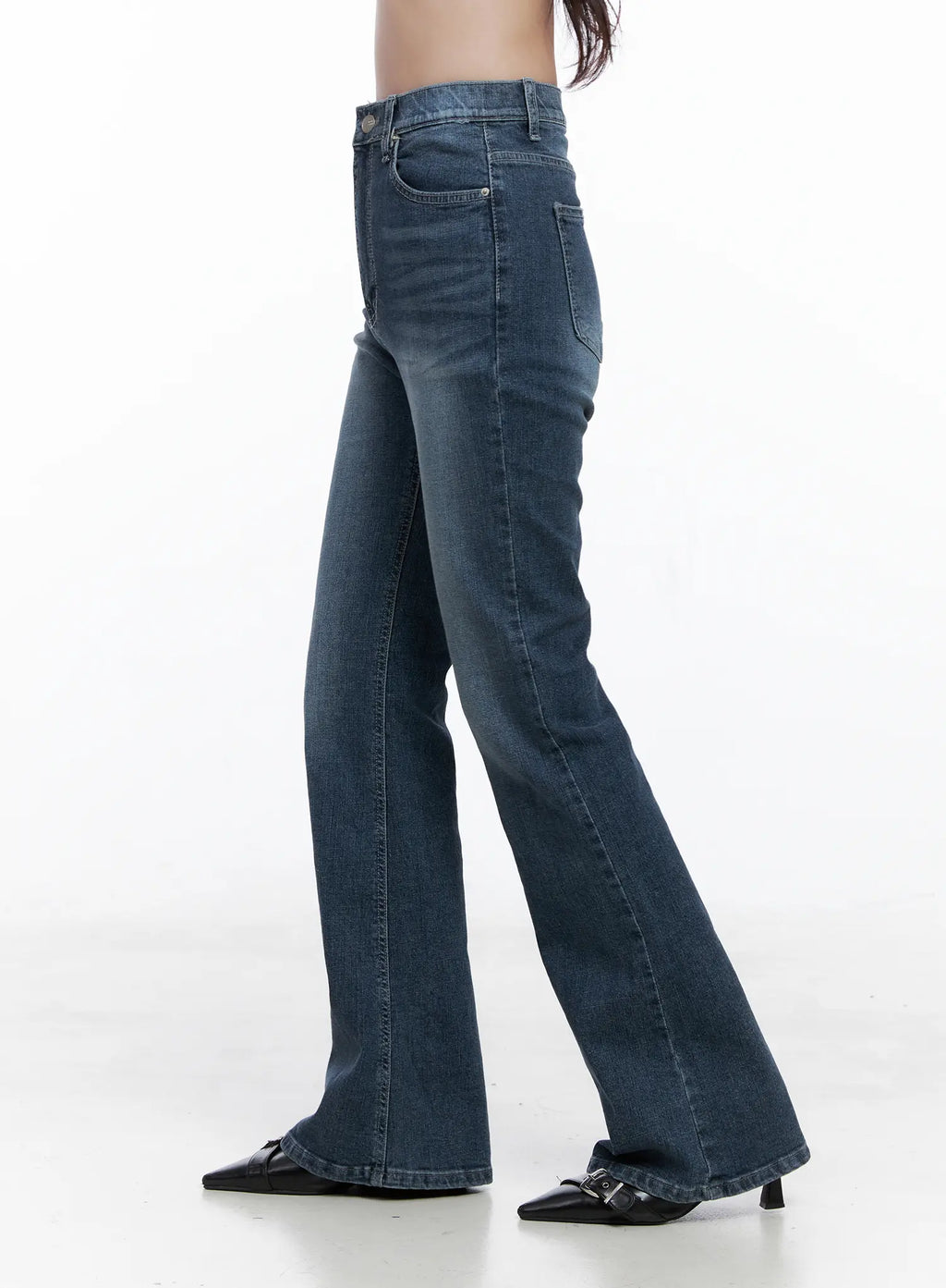 Baylor Mid-Rise Flared Jeans CS519
