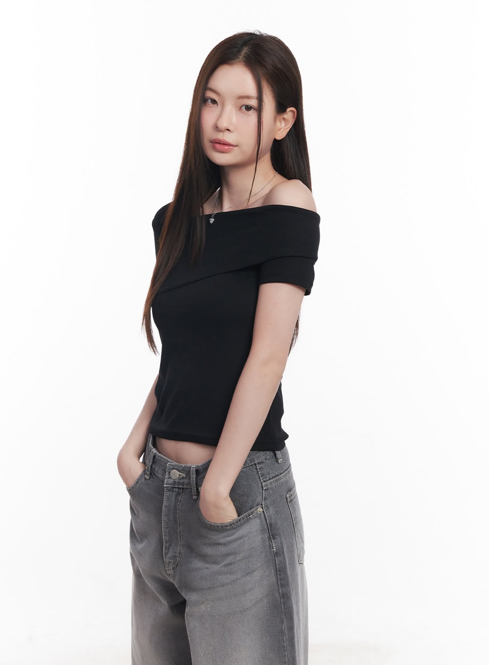 Off-Shoulder Slim-Fit Crop Tee CY519
