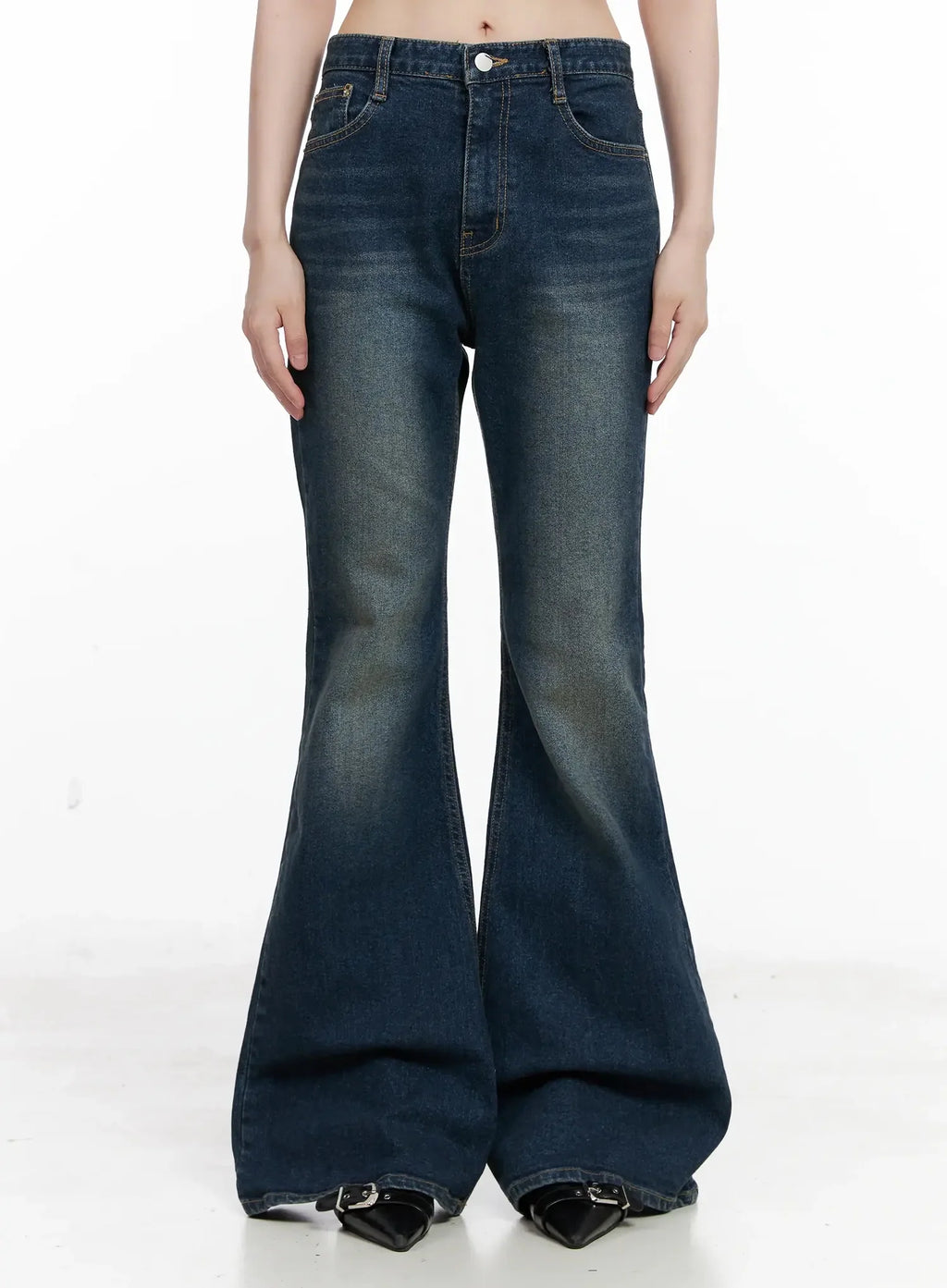 Seoyeon High-Waist Distressed Flare Jeans IL531