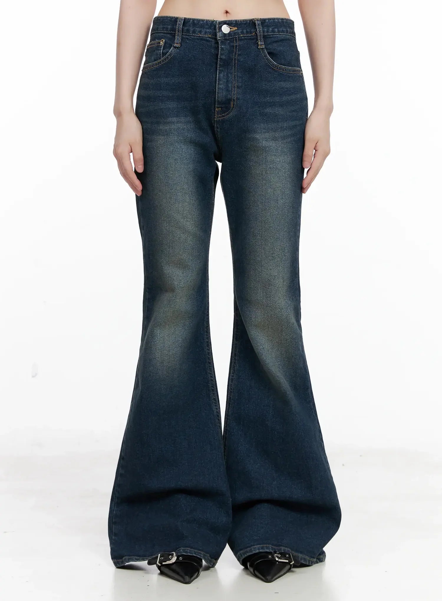 Seoyeon High-Waist Distressed Flare Jeans IL531