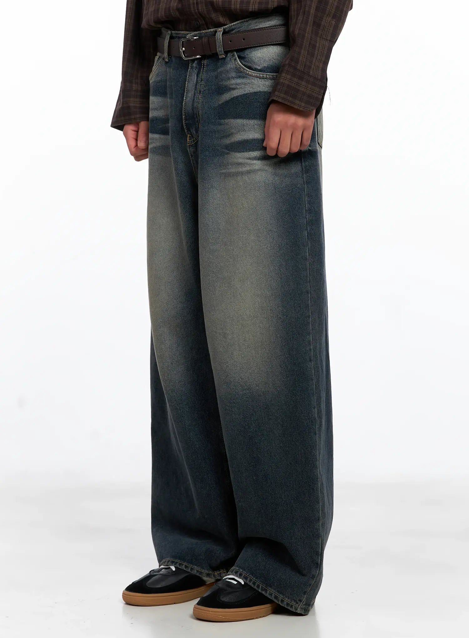 Men's Faded Wide-Leg Jeans IS510
