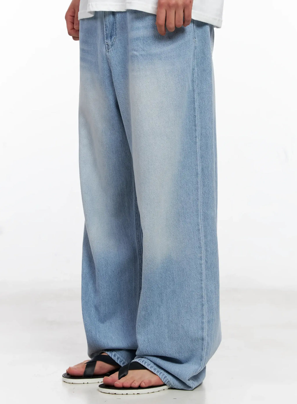 Men's Light-Wash Denim Jeans IG508