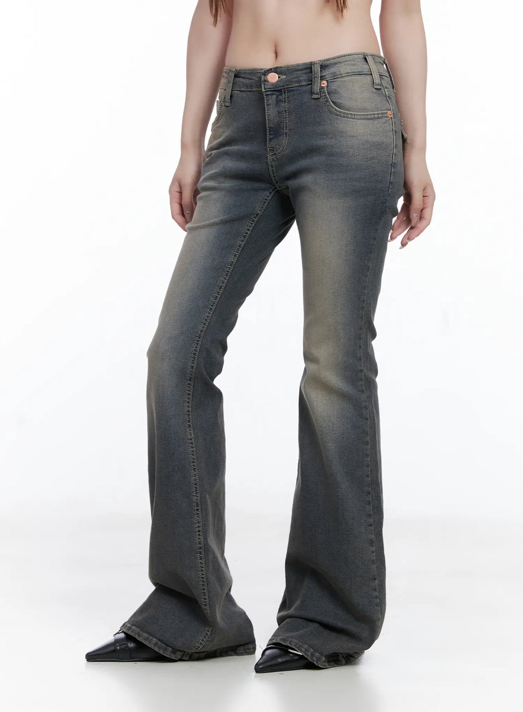 Sumin Low-Rise Flare Hip Pad Jeans CG529