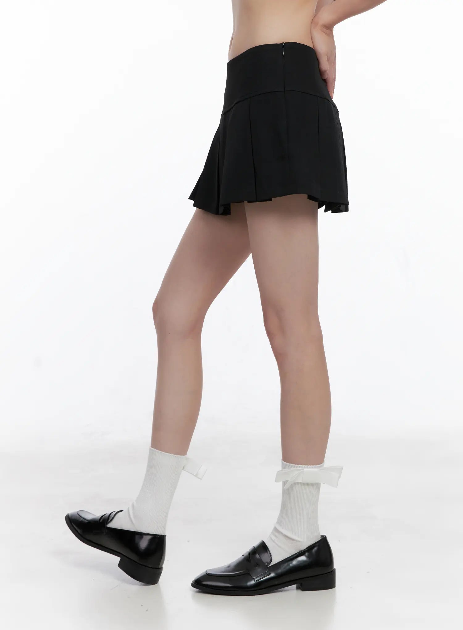 Low-Waisted Pleated Skirt CG518