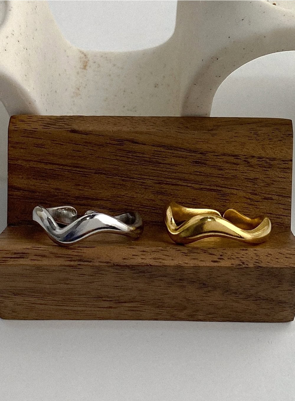 Newton Flowing Curve Ring IA524