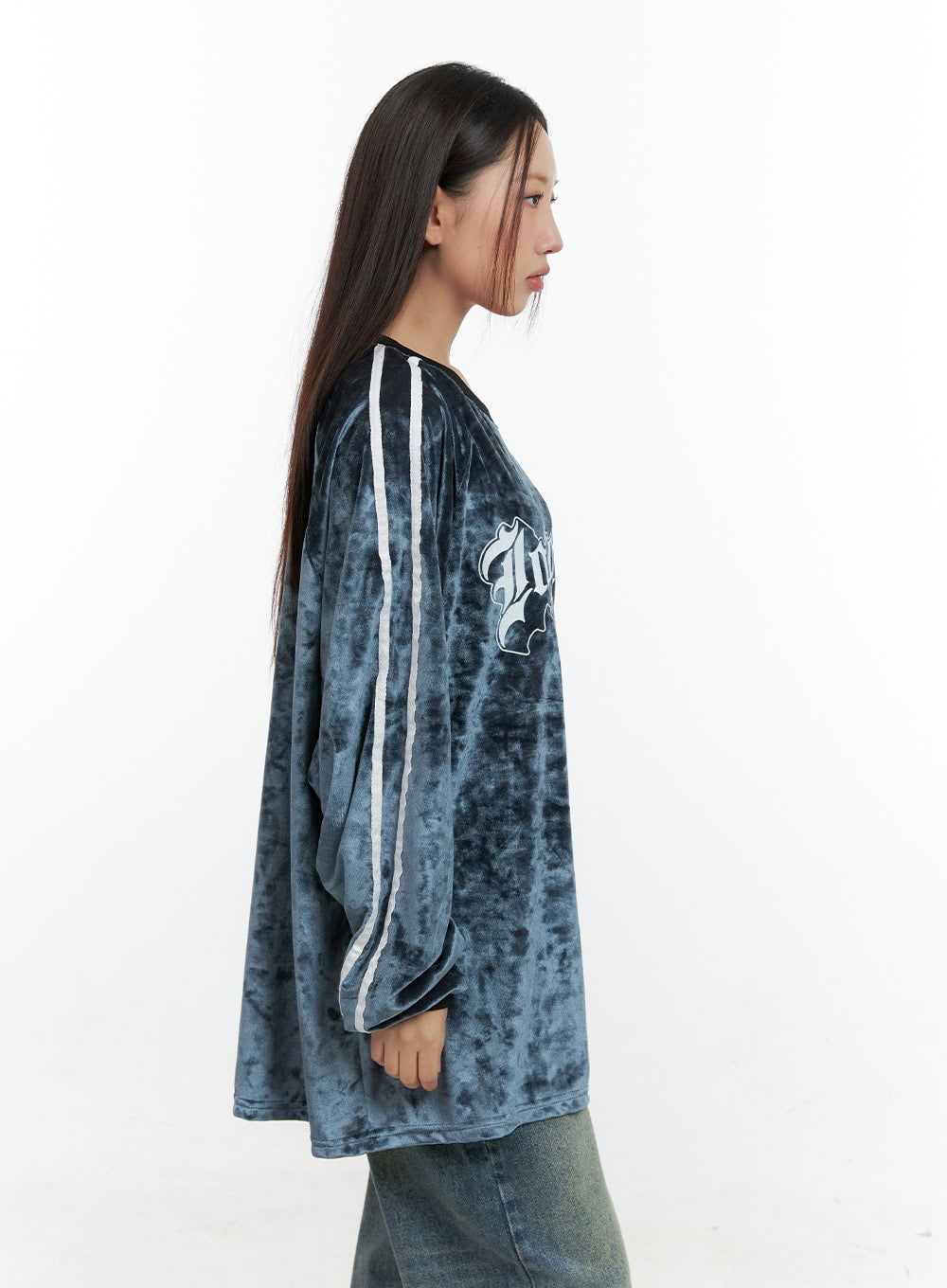 Velvet Bliss Graphic Sweatshirt CN401