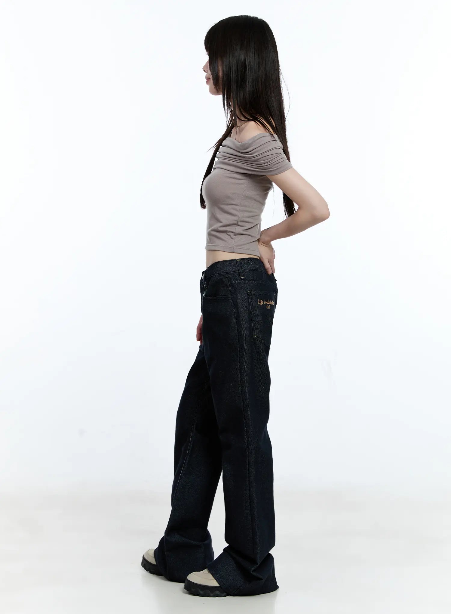 Minjoo No-Fade Flared Jeans CG511