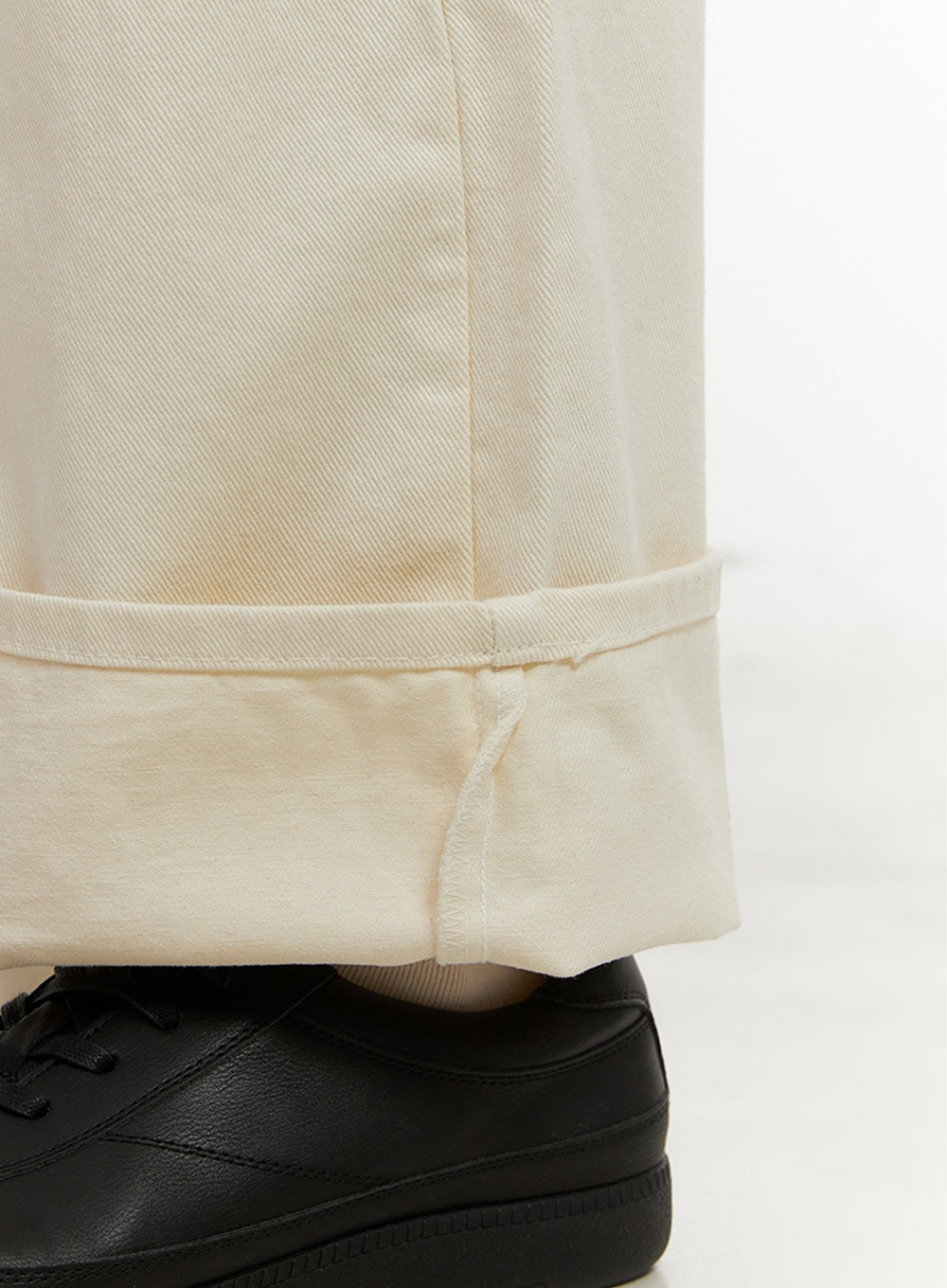 Men's Cotton Wide-Fit Trousers (Light beige) IJ517