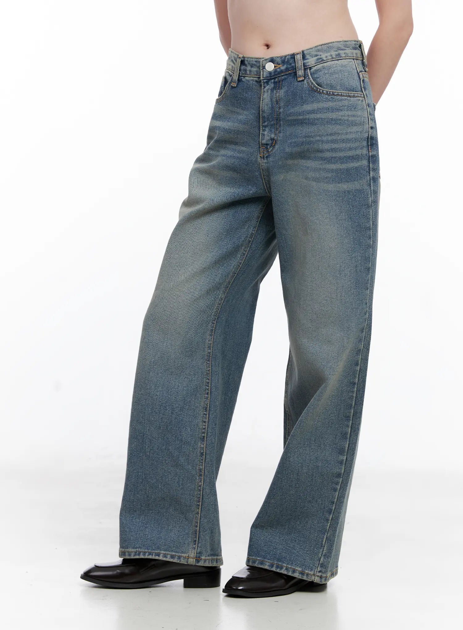 Qu Wide-Leg Vintage Wash Jeans CG521