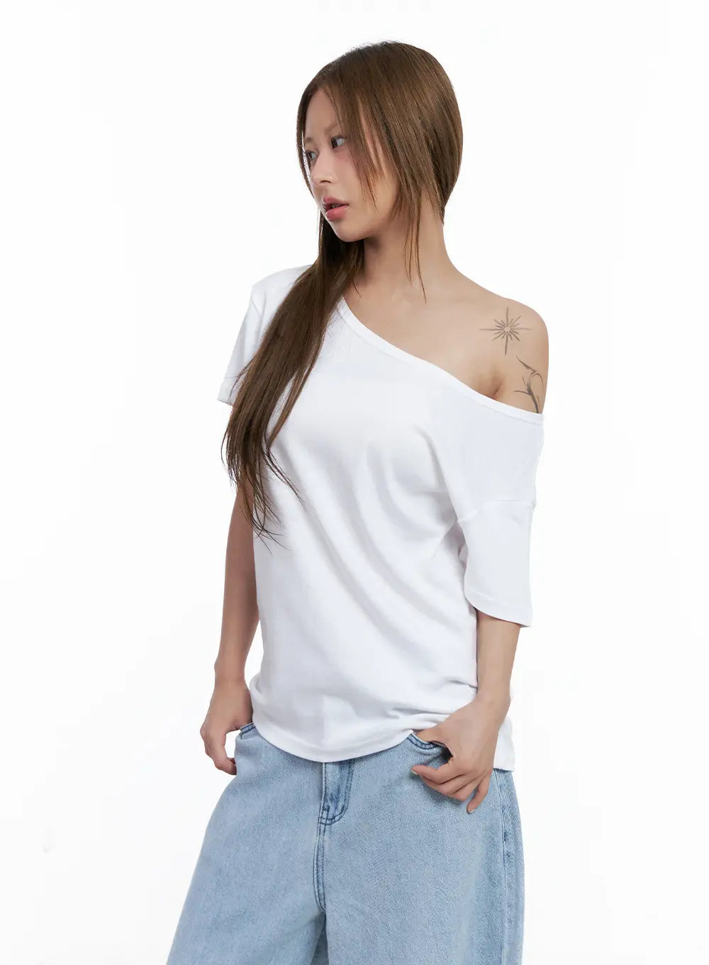 Casual Off-Shoulder Loose-Fit Tee CL511