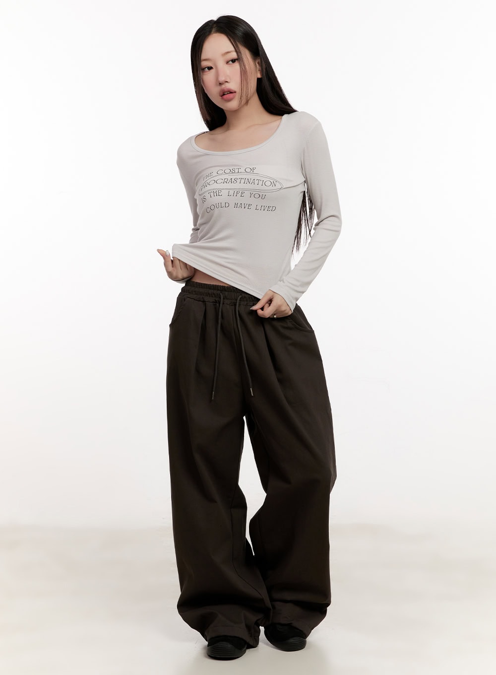 Slim-Fit Graphic Crop Top CM507