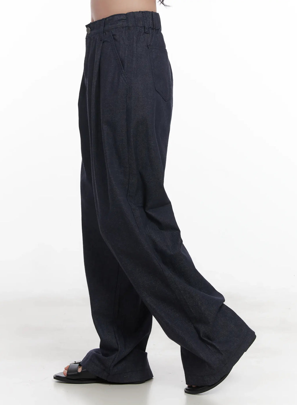 Yoona Wide-Leg Pintuck Jeans CU523