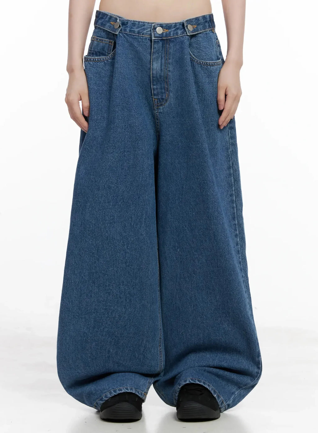 Pharita Loose-Fit Jeans IL528