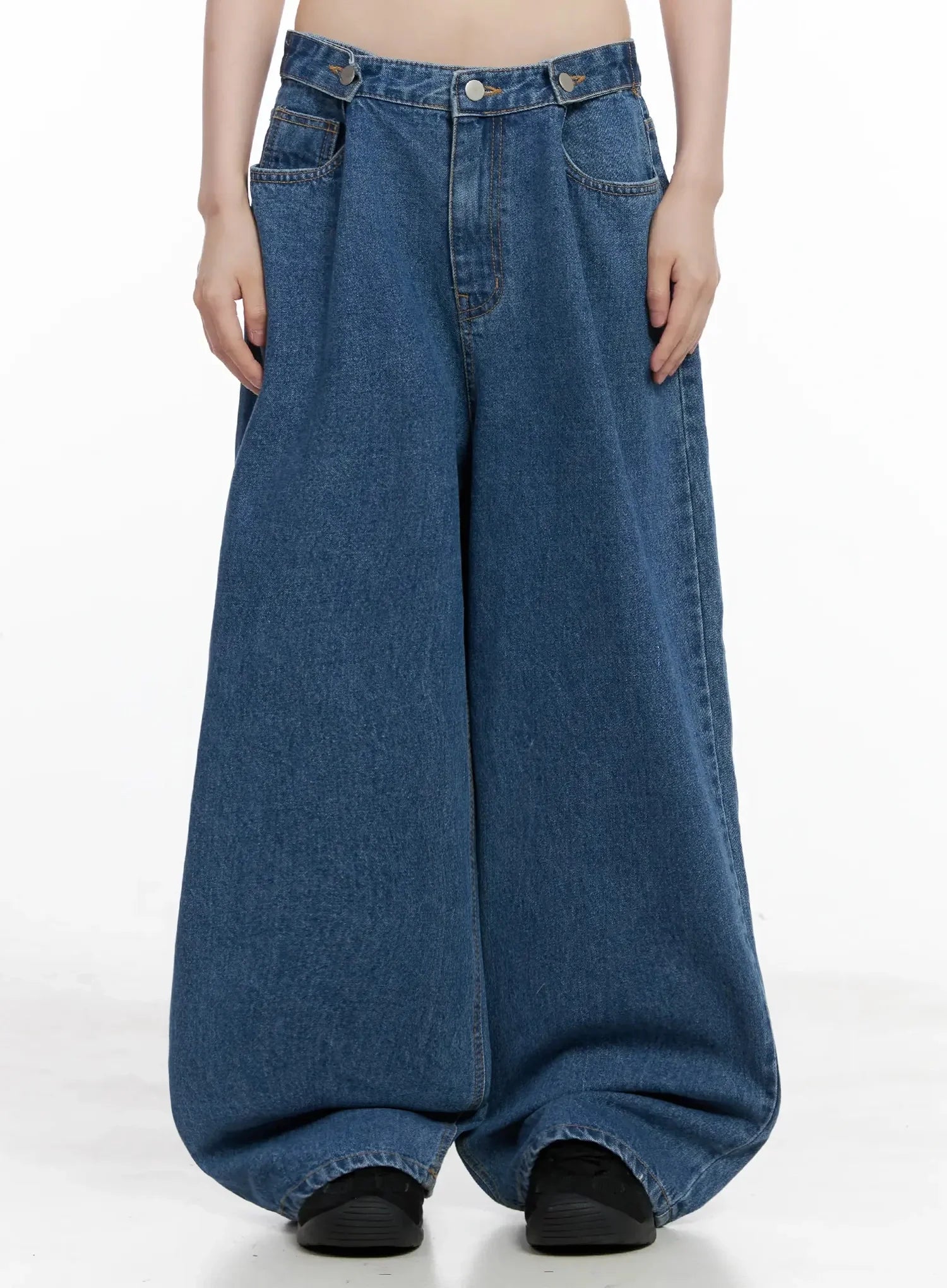 Pharita Loose-Fit Jeans IL528