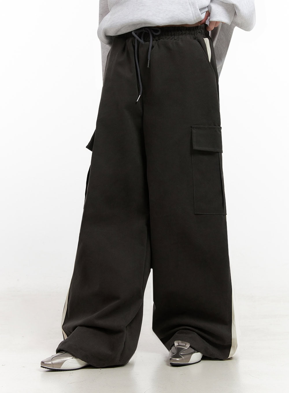 Wide-Fit Cargo Pocket Pants IN427
