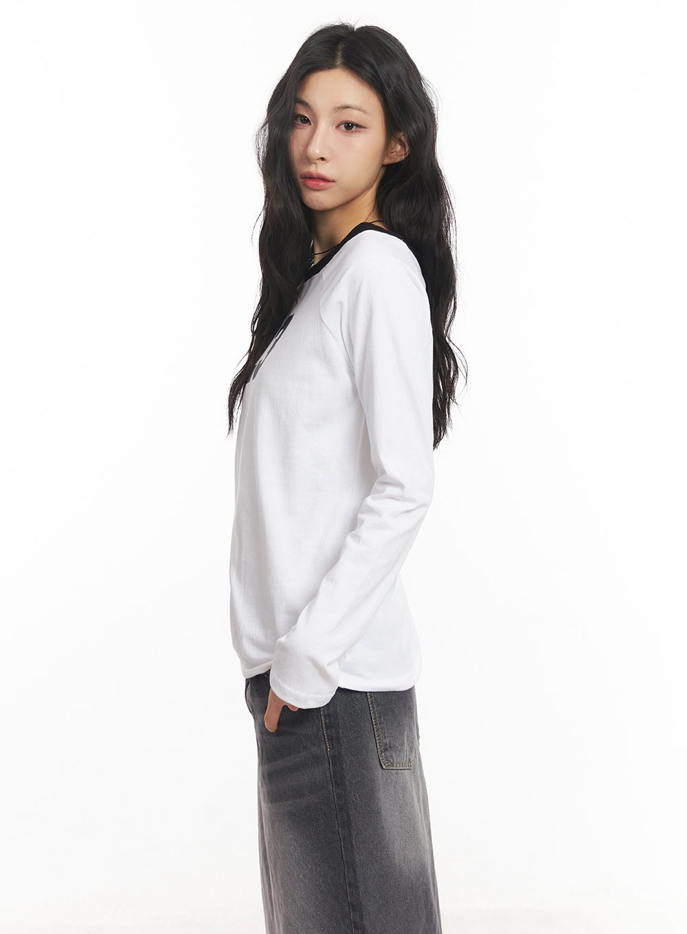 23 Graphic Off-Shoulder Long-Sleeve Top CA504