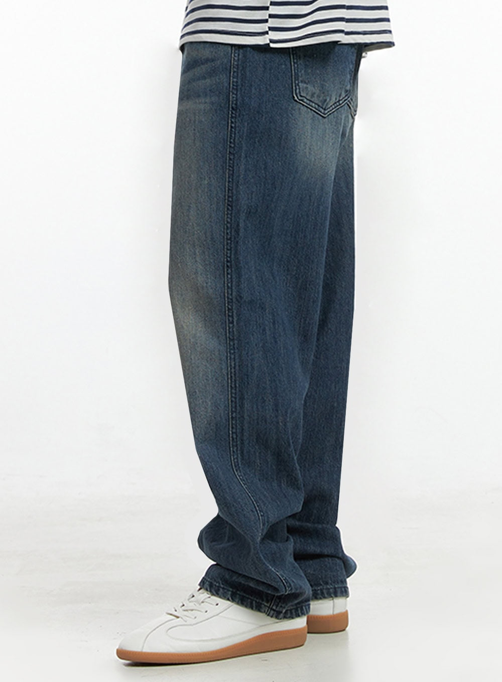 Men's Denim Blue Wide Fit Jeans IO402